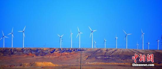 
	中國(guó)儲(chǔ)能網(wǎng)訊：作為全球兩大能源消費(fèi)國(guó)，中美兩國(guó)在能源合作領(lǐng)域前景如何?近日在美國(guó)加利福尼亞州舊金山市舉行的全球氣候行動(dòng)峰會(huì)“中國(guó)角”邊會(huì)上，中國(guó)與美國(guó)專家共話雙方在可再生能源和提高能源效率與利用方面的合作前景。中國(guó)和加州專家均提到，“可再生能源+儲(chǔ)能”是未來(lái)新能源發(fā)展的必然選擇