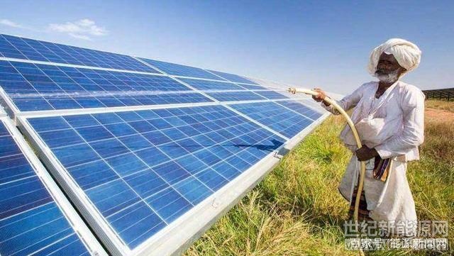  7月底，印度財政部正式對針對光伏的保障措施調(diào)查作出裁決，將對中國、馬來西亞及發(fā)達國家進入該國的太陽能光伏產(chǎn)品（包括晶體硅電池及組件和薄膜電池及組件）征收保障措施稅。


 
根據(jù)《印度時報》的報道，印度使用的太陽能電池和組件中，有90%系從中國、馬來西亞等國進口