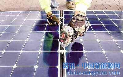                                                                                                                                                                     
	　　阿根廷北部高原上的胡胡伊省省會中央廣場最近多了一塊宣傳臺：“胡胡伊省，一個充滿能量的省”。不遠處，身著傳統(tǒng)服裝的胡胡伊人正在舉行“地球母親