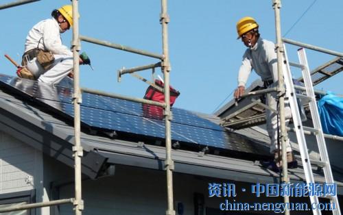                                                                                                                                                                     
	安裝在日本橫濱的太陽能電池板。作者：CoCreatr