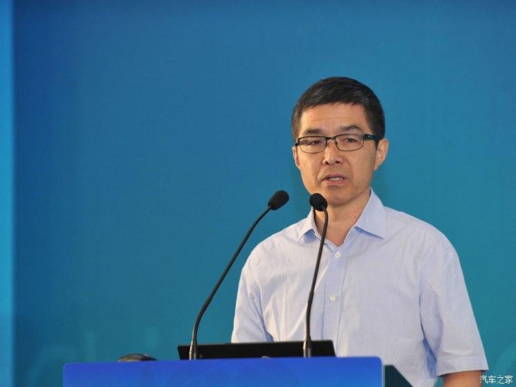 
	中國(guó)儲(chǔ)能網(wǎng)訊：“防范以后的電動(dòng)汽車起火，首先要剔除企業(yè)里的害群之馬，其次是政府對(duì)于能量密度的提升節(jié)奏要更加穩(wěn)健，最后，技術(shù)提升的方向沒有錯(cuò)，但要綜合衡量?！?月17日，中國(guó)科學(xué)院院士、清華大學(xué)教授歐陽(yáng)明高在清華大學(xué)-星星充電共建新能源汽車“風(fēng)光氣儲(chǔ)充”綜合試驗(yàn)示范平臺(tái)落成儀式上，向汽車之家表達(dá)了上述觀點(diǎn)