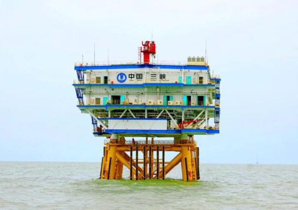  　　為確保倒送電一次成功，三峽新能源江浙公司精心準備、統(tǒng)籌謀劃，多次組織監(jiān)理、調(diào)試、安裝單位和設(shè)備廠家進行協(xié)調(diào)對接，組織召開專題會，制定倒送電方案，提前完成受電前各項準備工作，并對相關(guān)人員進行詳細的安全技術(shù)交底，對受電步驟及現(xiàn)場安全措施進行全面細致的安排部署。

　　
　　9月12日11時10分，隨著省調(diào)的一聲令下，正式開始倒送電工作