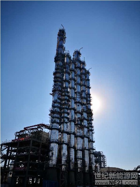  光伏行業(yè)正經(jīng)歷一次深度洗牌。國(guó)內(nèi)市場(chǎng)平價(jià)上網(wǎng)的時(shí)間節(jié)點(diǎn)越來(lái)越近，對(duì)降本需求更加急迫；海外市場(chǎng)向光伏“中國(guó)制造”展開(kāi)懷抱