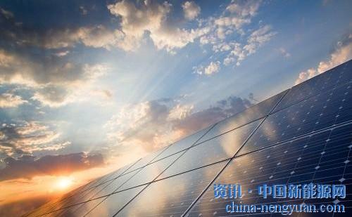                                                                                                                                                                     
	　　光伏行業(yè)正經(jīng)歷一次深度洗牌。國(guó)內(nèi)市場(chǎng)平價(jià)上網(wǎng)的時(shí)間節(jié)點(diǎn)越來(lái)越近，對(duì)降本需求更加急迫；海外市場(chǎng)向光伏“中國(guó)制造”展開(kāi)懷抱