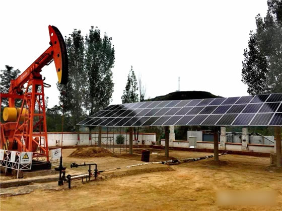                                         
	　　近日，陜西延安志采5310井20KW分布式能源站成功并網(wǎng)發(fā)電，標(biāo)志著“延長(zhǎng)能源互聯(lián)網(wǎng)示范項(xiàng)目”及“油田2MW微網(wǎng)”省重大科技資助項(xiàng)目試點(diǎn)啟動(dòng)。

	

	　　該站由延安新電按照國(guó)家示范和省科技項(xiàng)目標(biāo)準(zhǔn)自主設(shè)計(jì)、施工和運(yùn)營(yíng)，裝置由距地三米的獨(dú)立高空支架、“新電能源”自主產(chǎn)權(quán)高效單晶雙玻組件，以及性能優(yōu)良的組串式逆變器組成，將與后續(xù)太陽(yáng)能供熱、壓縮儲(chǔ)能