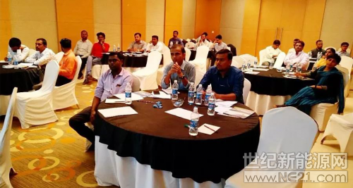  光伏群英匯印度巡回培訓
  9月，古瑞瓦特光伏群英匯全球巡回技術(shù)培訓會在印度拉開序幕，先后在博帕爾、海得拉巴、班加羅爾、普納、新德里、勒克瑙、加爾各七大城市開展培訓，就戶用、工商業(yè)光伏與儲能逆變器、組件、智慧能源管理等新技術(shù)的應用進行深度演繹與講解，精彩干貨內(nèi)容吸引了大批客戶參與，收到客戶高度贊許。

 
古瑞瓦特博帕爾培訓
 
 

古瑞瓦特博帕爾培訓

 
  古瑞瓦特光伏群英匯已在全球組織過40多場大型專業(yè)技術(shù)類培訓活動，此次光