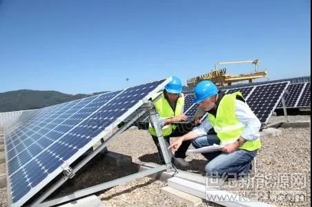  第六期授權(quán)運(yùn)維培訓(xùn)
近年來(lái)，運(yùn)維市場(chǎng)隨光伏裝機(jī)規(guī)模攀升逐年走熱，加之補(bǔ)貼滑坡、直逼平價(jià)，電站業(yè)主和投資商對(duì)存量市場(chǎng)保值增值需求越發(fā)強(qiáng)烈，千億級(jí)運(yùn)維市場(chǎng)無(wú)疑成了新風(fēng)口。然而相對(duì)應(yīng)的卻是光伏運(yùn)維人才短缺