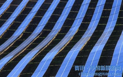                                                                                                                                                                     
	　　據(jù)《華爾街日?qǐng)?bào)》報(bào)道，沙特阿拉伯已經(jīng)暫停了與日本電信巨頭軟銀公司(SoftBank Corp .)價(jià)值2000億美元(1730億歐元)的太陽(yáng)能電站項(xiàng)目。

	　　該刊物援引沙