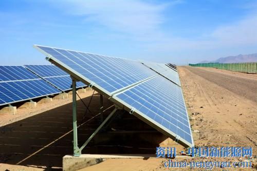                                                                                                                                                                     
	　　光伏行業(yè)發(fā)展的歷史也是產(chǎn)業(yè)變遷的歷史。全球光伏產(chǎn)能逐漸向中國轉移，截止2017年年底，國內(nèi)硅料產(chǎn)能占到全球產(chǎn)能的54.75%(2009年為17.52%)，硅片產(chǎn)能占比87.3