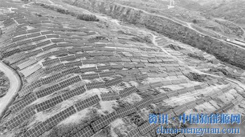                                                                                                                                                                     
	　　“幾塊板子擱在那兒，不用管就能發(fā)電。一年除去家里用電免費外，還有近7000元左右的收入