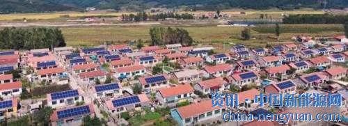                                                                                                                                                                     
	　　10月8日國家發(fā)改委為下一步完善光伏發(fā)電價格政策的意見建議，召集國電投、華能、華電等多家企業(yè)召開光伏發(fā)電價格政策座談會。

	　　就531新政降補貼限規(guī)模后企業(yè)生存現(xiàn)狀問題與