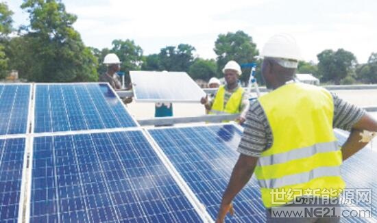 彭博新能源財(cái)經(jīng)最新發(fā)布的報(bào)告顯示，非洲是離網(wǎng)光伏集中增長區(qū)，預(yù)計(jì)未來5年，非洲離網(wǎng)太陽能市場將迎來蓬勃發(fā)展，到2020年，市場規(guī)模將突破31億美元。



事實(shí)上，非洲光伏市場天然具有吸引力