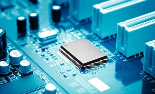 　　【中國儀表網(wǎng) 儀表市場】微機電系統(tǒng)(Micro-ElectroMechanicalSystem)是指尺寸在幾毫米乃至更小的傳感器裝置，其內(nèi)部結(jié)構(gòu)一般在微米甚至納米量級，是一個獨立的智能系統(tǒng)。目前，MEMS在消費電子、汽車電子、工業(yè)控制、軍工、智能家居、智慧城市等領(lǐng)域?qū)⒌玫礁鼮閺V泛的應用