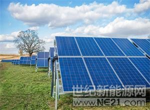 近日，Downer公開宣布獲得了Belectric Solar和Battery的合同，將在澳大利亞新南威爾士州南部建造位于SE的349MW Limondale太陽能農(nóng)場。



Downer將在澳大利亞建造349MW太陽能項目

Downer公用事業(yè)公司的執(zhí)行董事表示，“我們很高興能與Limlectric太陽能農(nóng)場的Belectric公司合作，這將為當?shù)厣鐓^(qū)帶來顯著的經(jīng)濟和環(huán)境效益