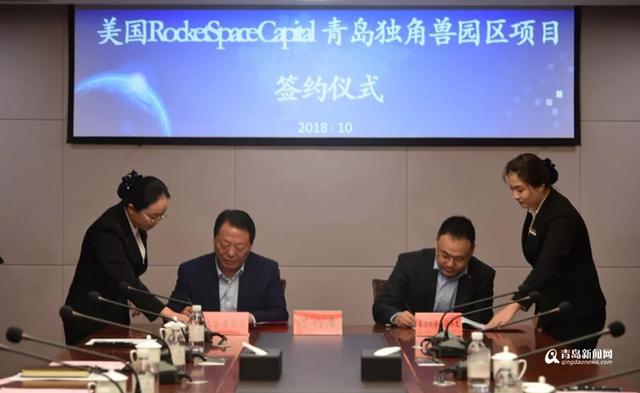 　　記者從山東膠州經(jīng)濟(jì)技術(shù)開發(fā)區(qū)獲悉，今天，上海電氣集團(tuán)副總裁、上海電氣風(fēng)電集團(tuán)董事長、總經(jīng)理金孝龍一行來膠州市洽談上海電氣集團(tuán)風(fēng)電裝備產(chǎn)業(yè)園項(xiàng)目。膠州市領(lǐng)導(dǎo)與之進(jìn)行了友好洽談，海上風(fēng)電裝備產(chǎn)業(yè)園項(xiàng)目將落戶上合示范區(qū)